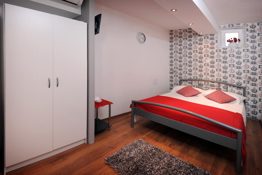& Lasta Apartment *