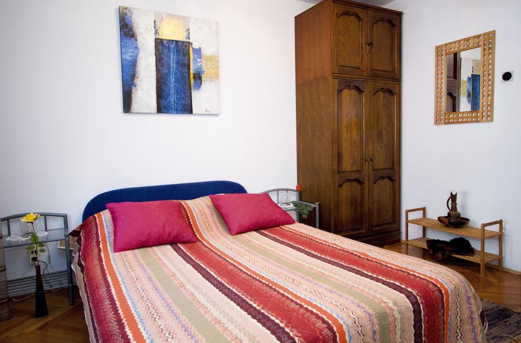 Apartment Apartments Crvena Orhideja