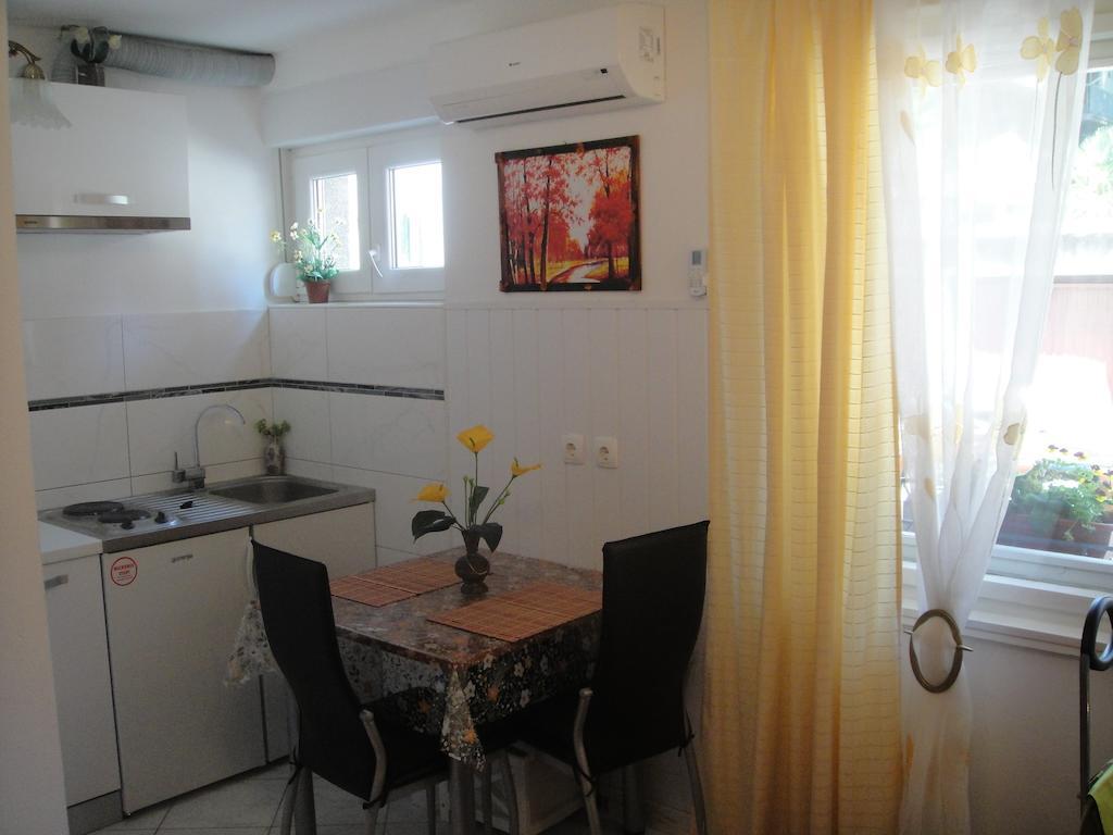 Apartment Apartments Crvena Orhideja Split