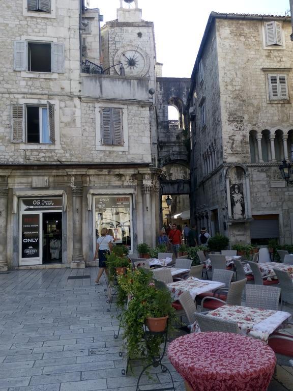 Apartments Crvena Orhideja Split