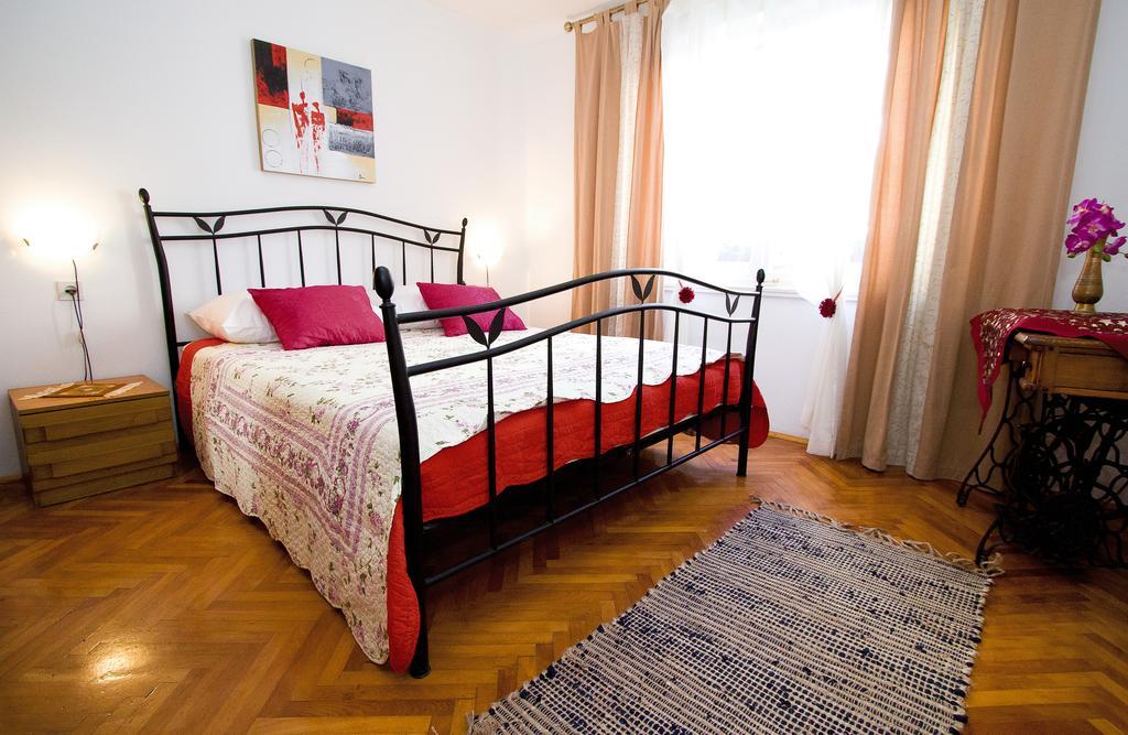 Apartment Apartments Crvena Orhideja *