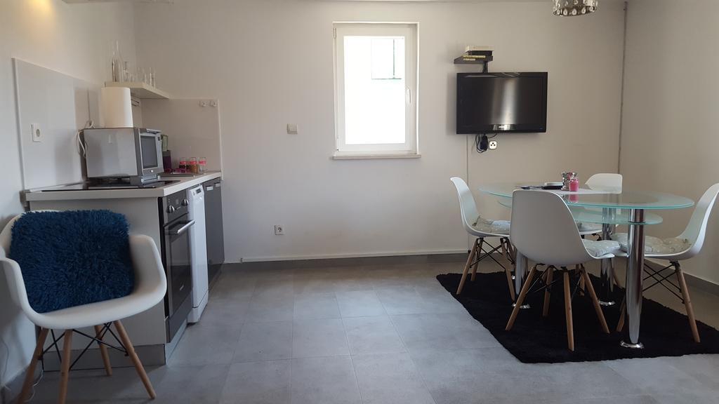 Apartment F&f