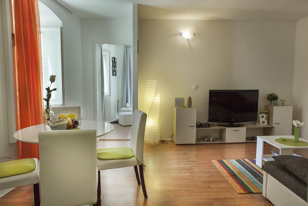 Apartment West Split