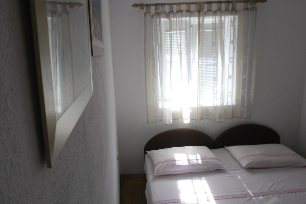 Varos Apartman *