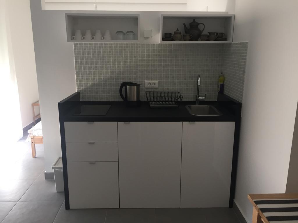Issa Apartment Split
