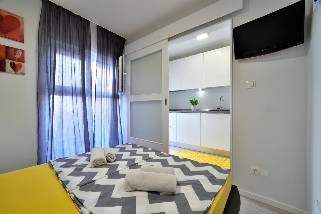 Lola Apartment Split