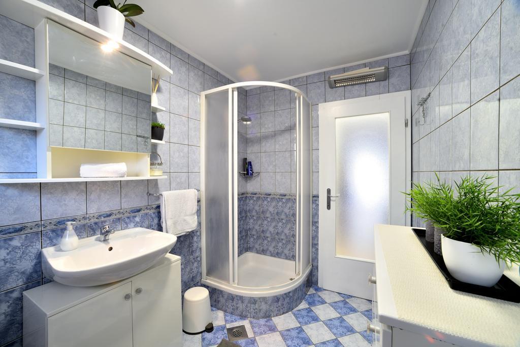 Lola Apartment