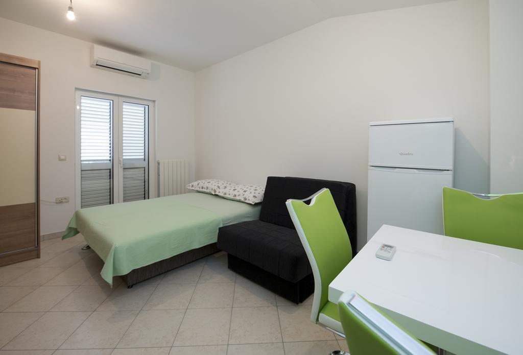 Apartment Studio Tesija *
