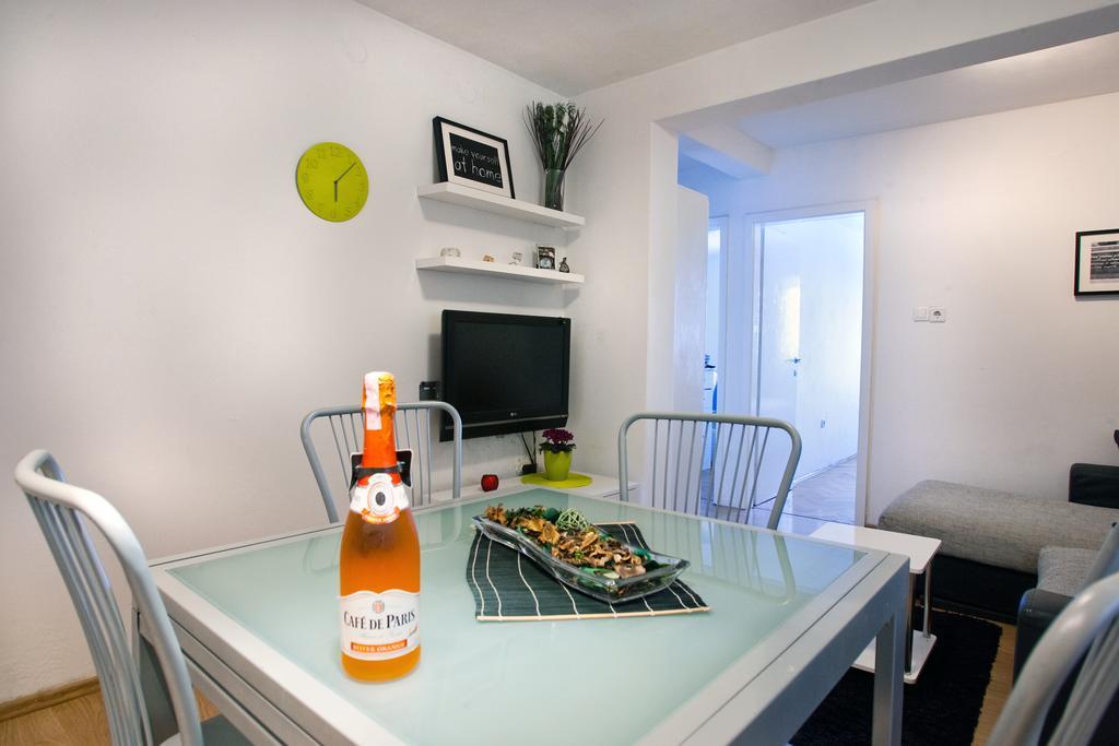 Banjo Polo Apartment Split