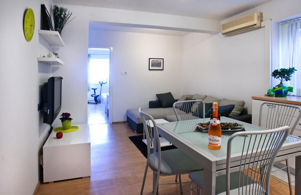 Banjo Polo Apartment
