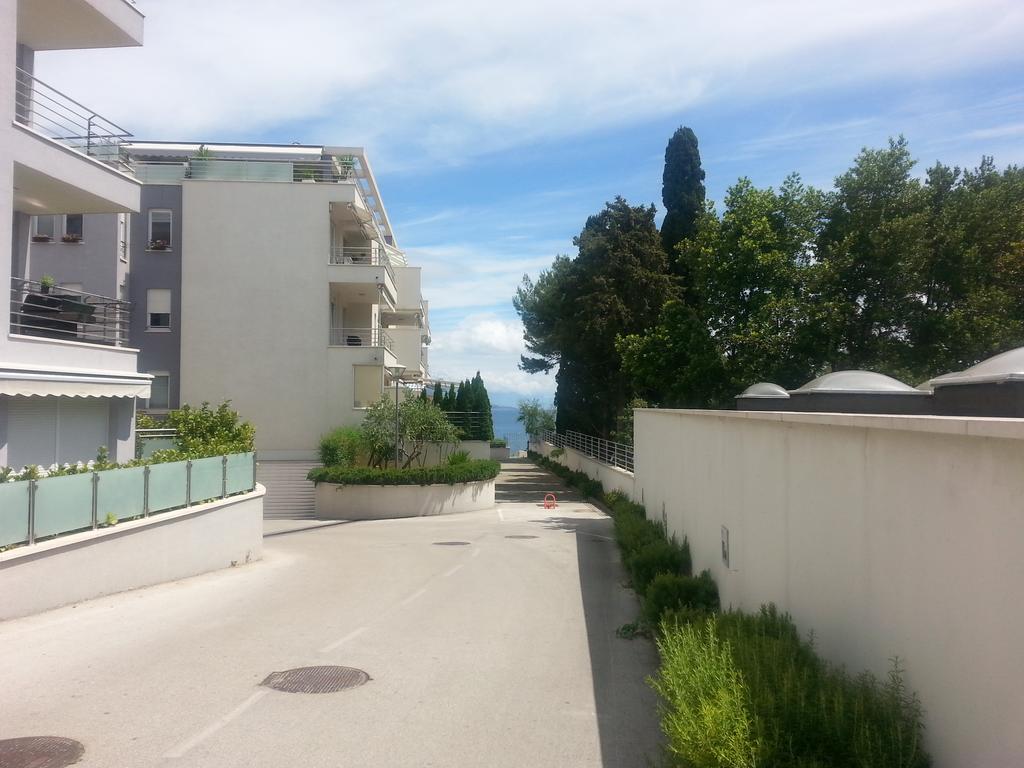 Near Reno With Private Parking Apartman Split