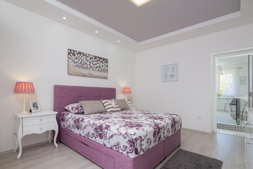 Old City Luxury Iris Apartment