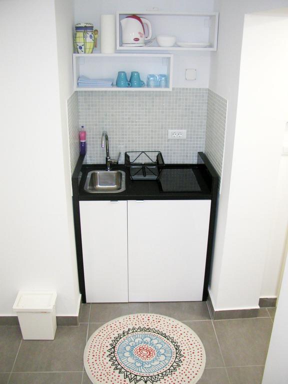 Issa Apartment Split