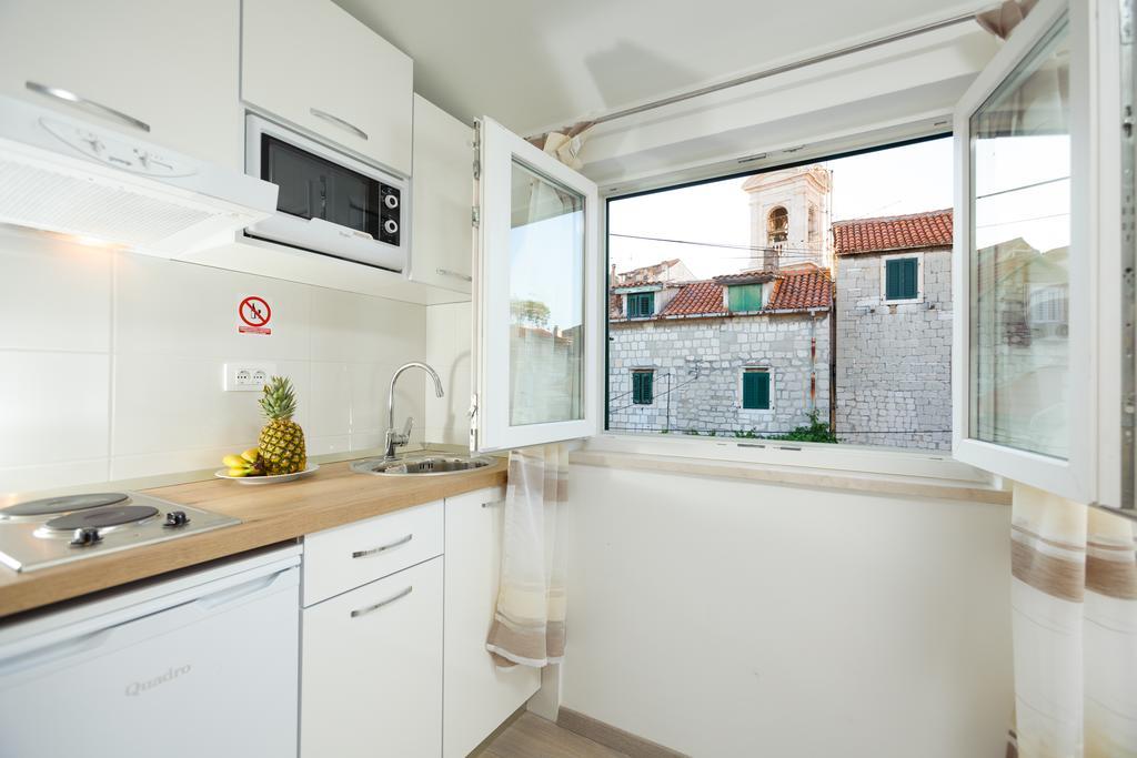 Apartments & Room Rollex