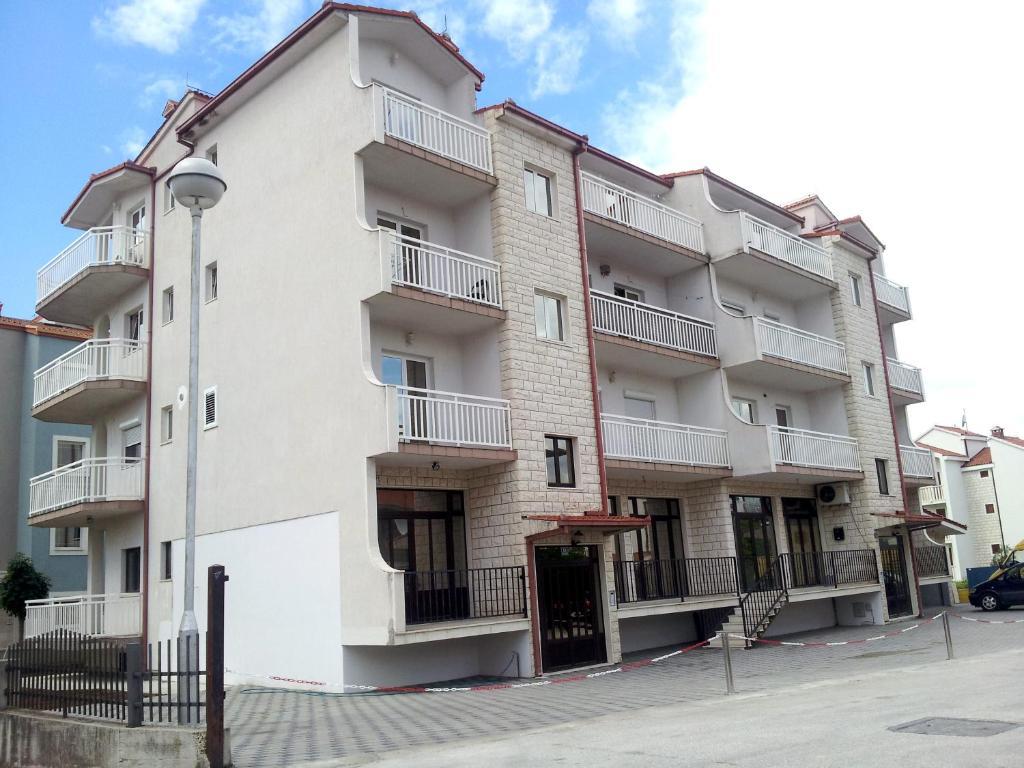 Holiday & Apartment Split