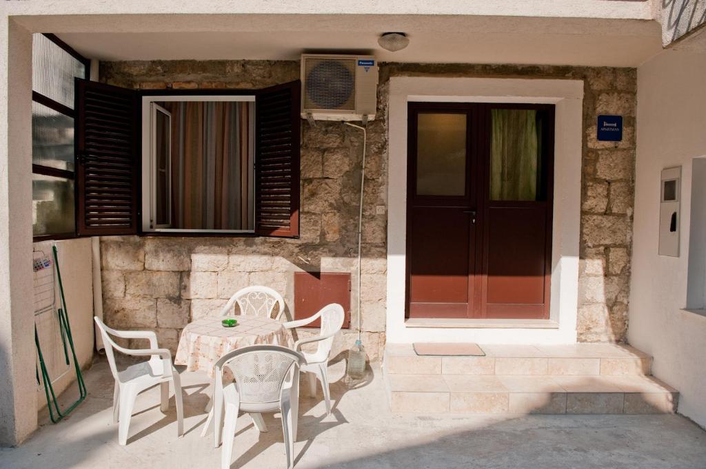 Varos Apartman *