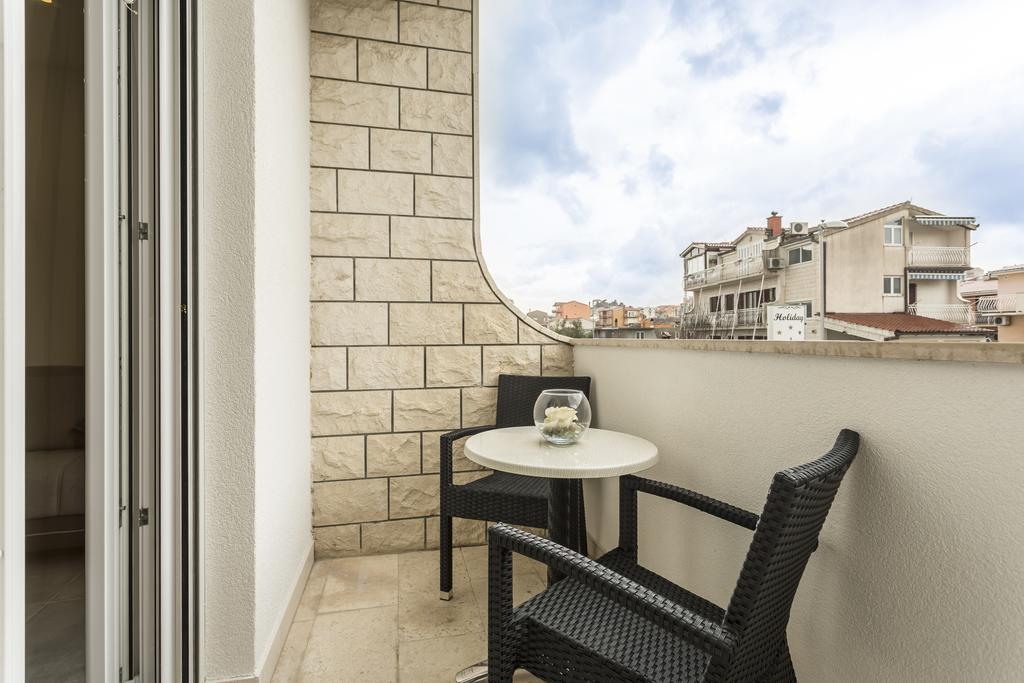 Holiday & Apartment Split