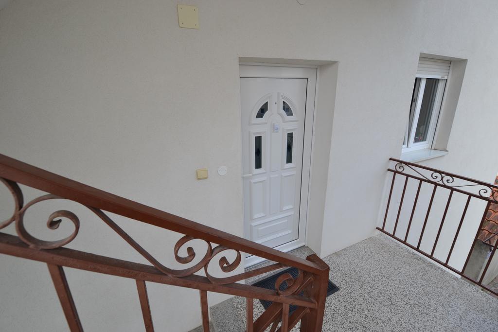 3e Apartment Split