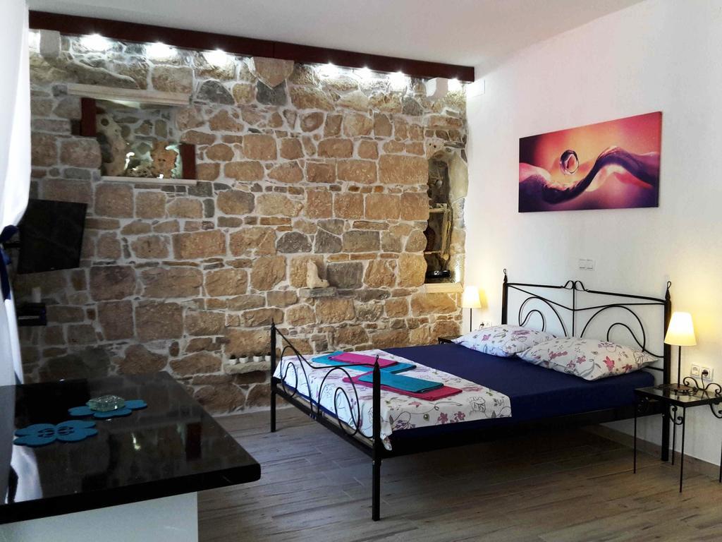 1 Apartment