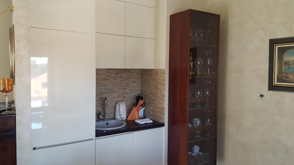 Tin Apartment Split