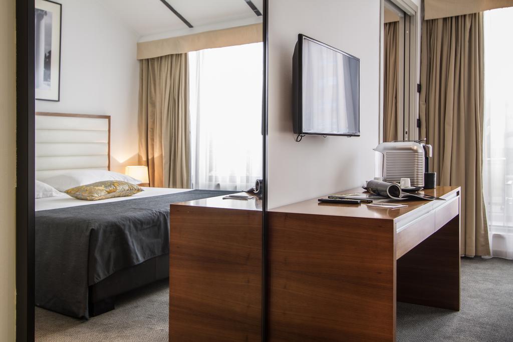 Atrium 5*