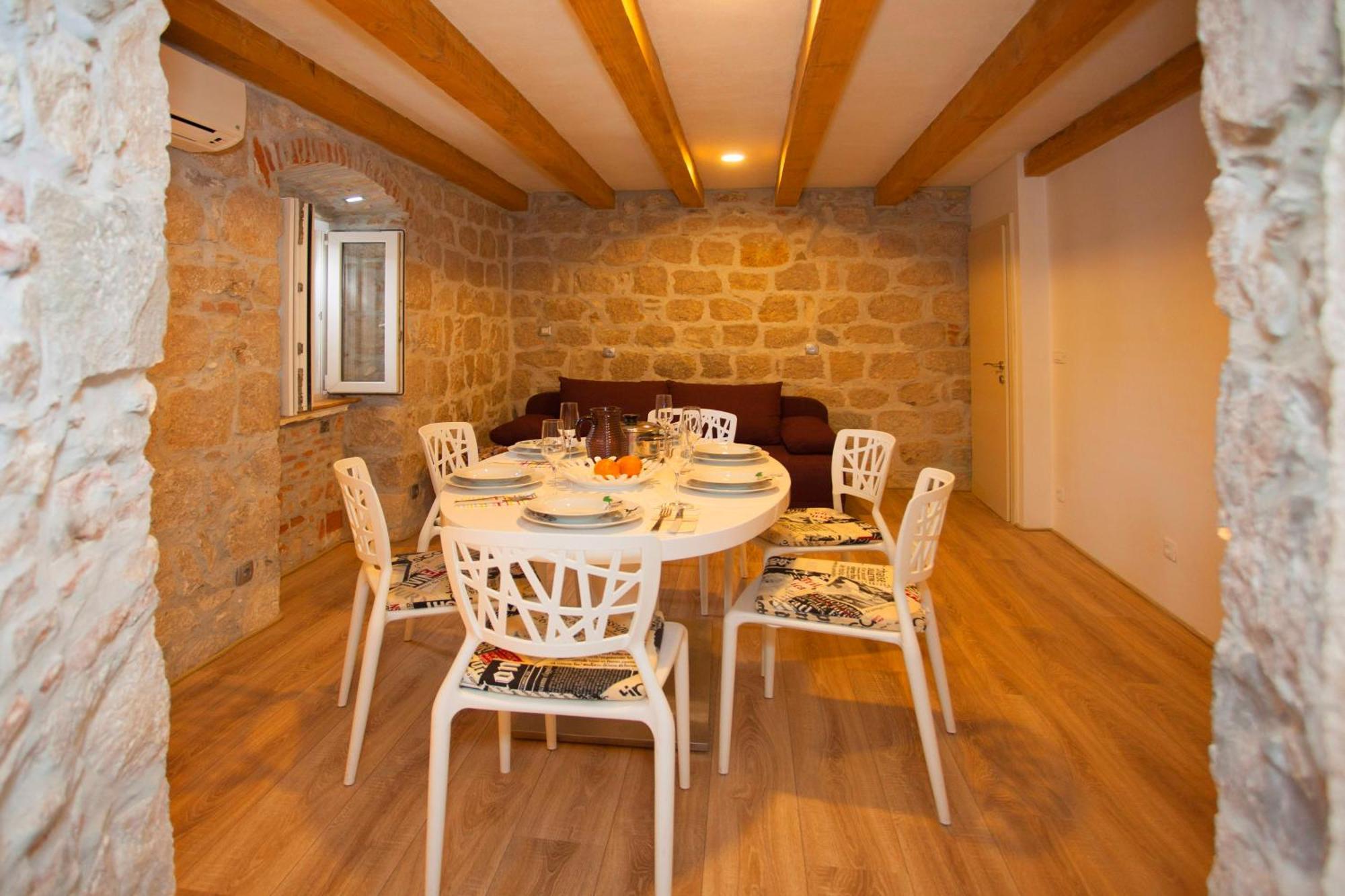 Apartment Veli Varos *