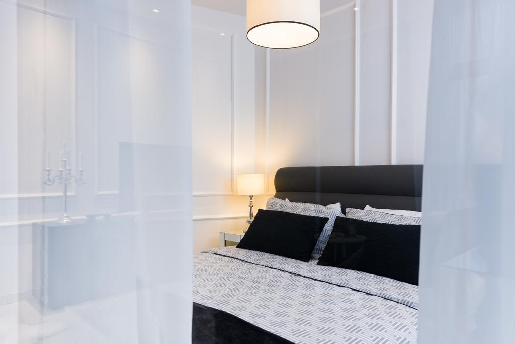 Luxury Arc Apartment