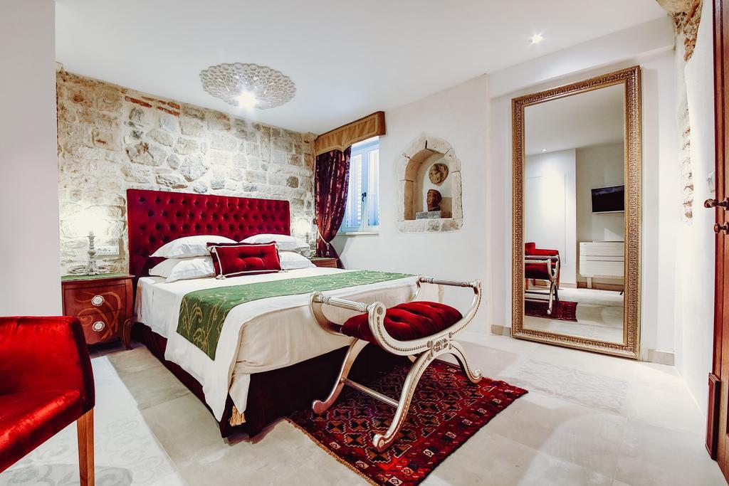 Nepos Hotel 4*