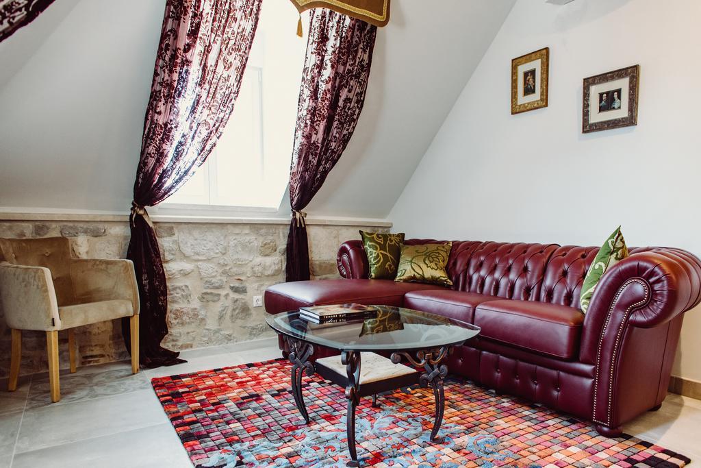 Nepos Hotel