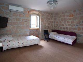 Apartment Veli Varos *