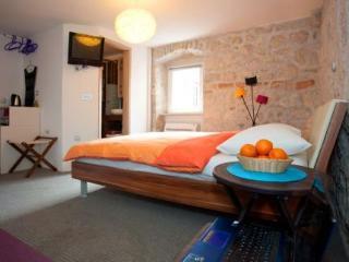 Apartment Veli Varos Split