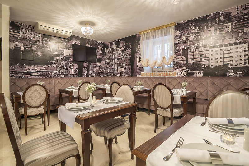 Acomodação com café da manhã  Splendida Palace 4*