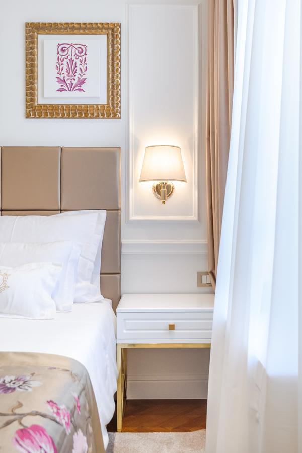 Ann Luxury