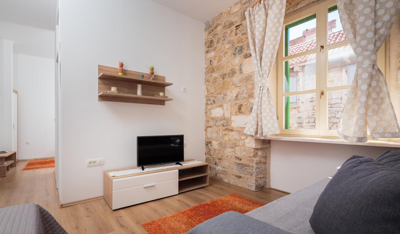 Lux Cindro Studio In Center