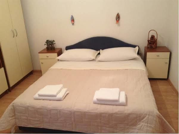 Studio In The Top Center Apartment Split