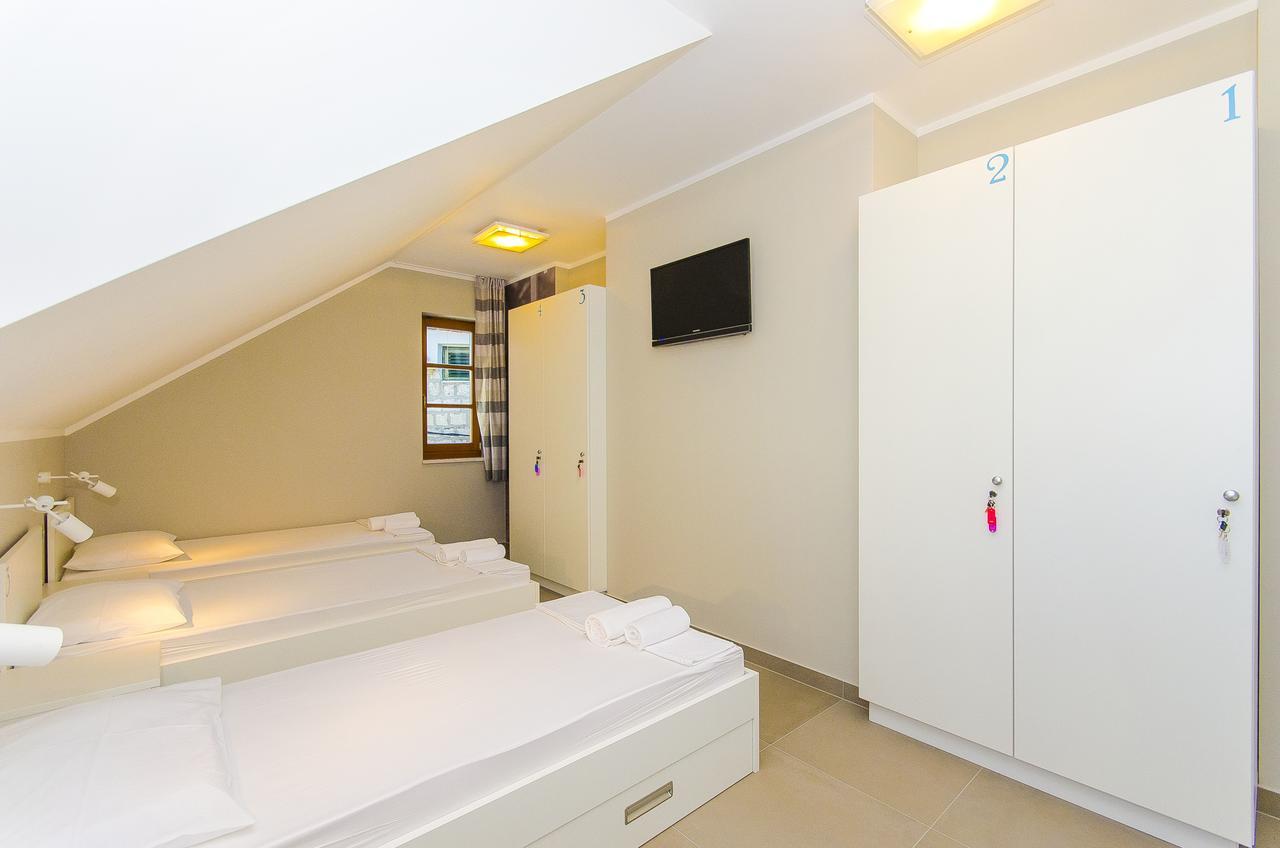 Dvor Hostel