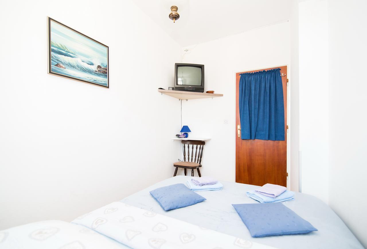Iris Apartment *