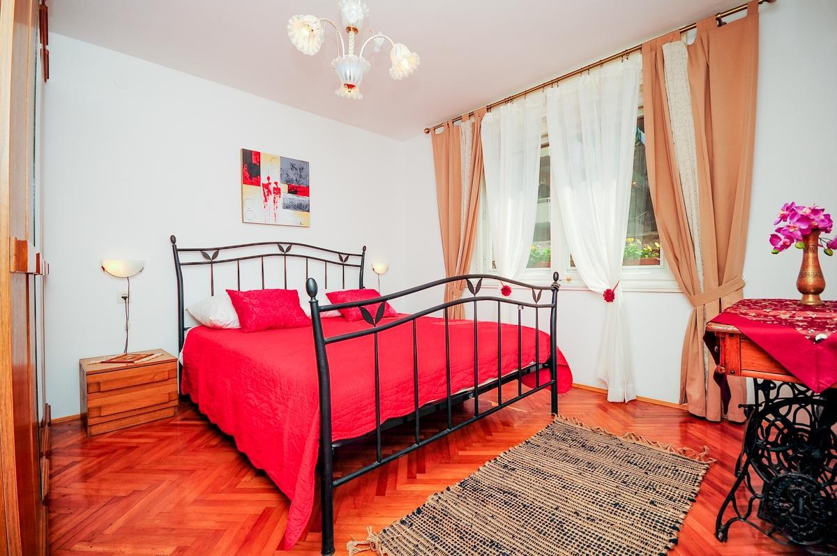 Apartments Crvena Orhideja * Split