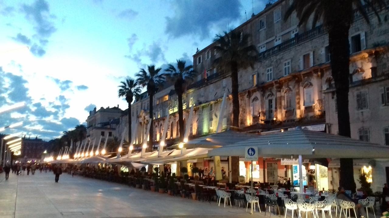 Apartment Apartments Crvena Orhideja Split