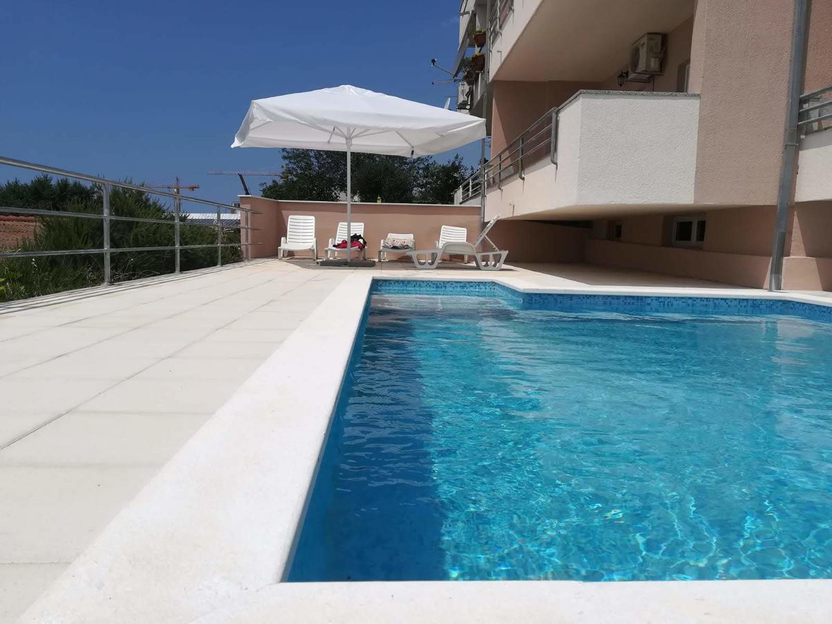 Lo Apartment Split