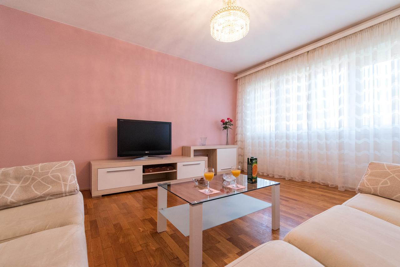 Washingtonova Apartment *