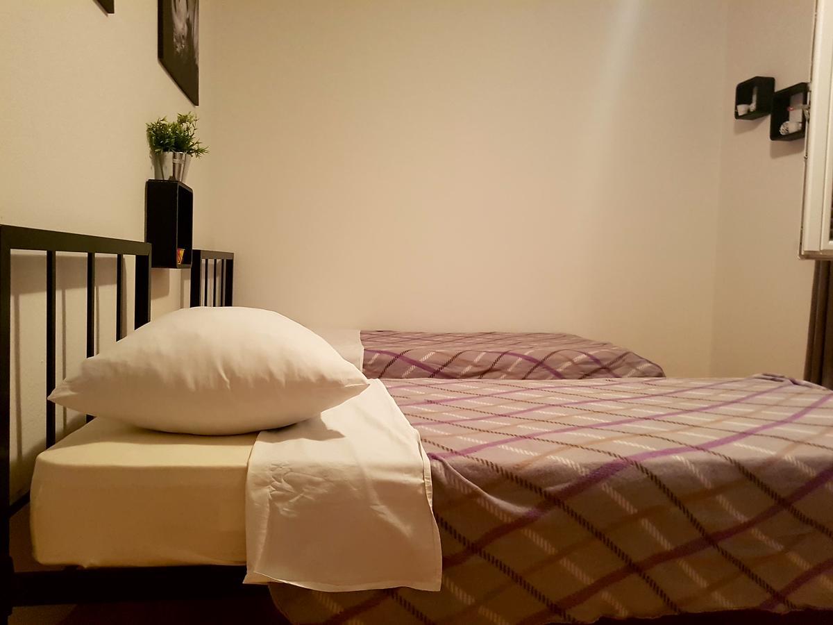 4 Kilometar To Centar Apartment