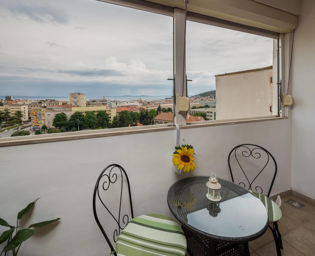 Panoramic City Apartment