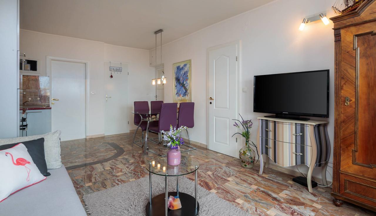 Panoramic City Apartment