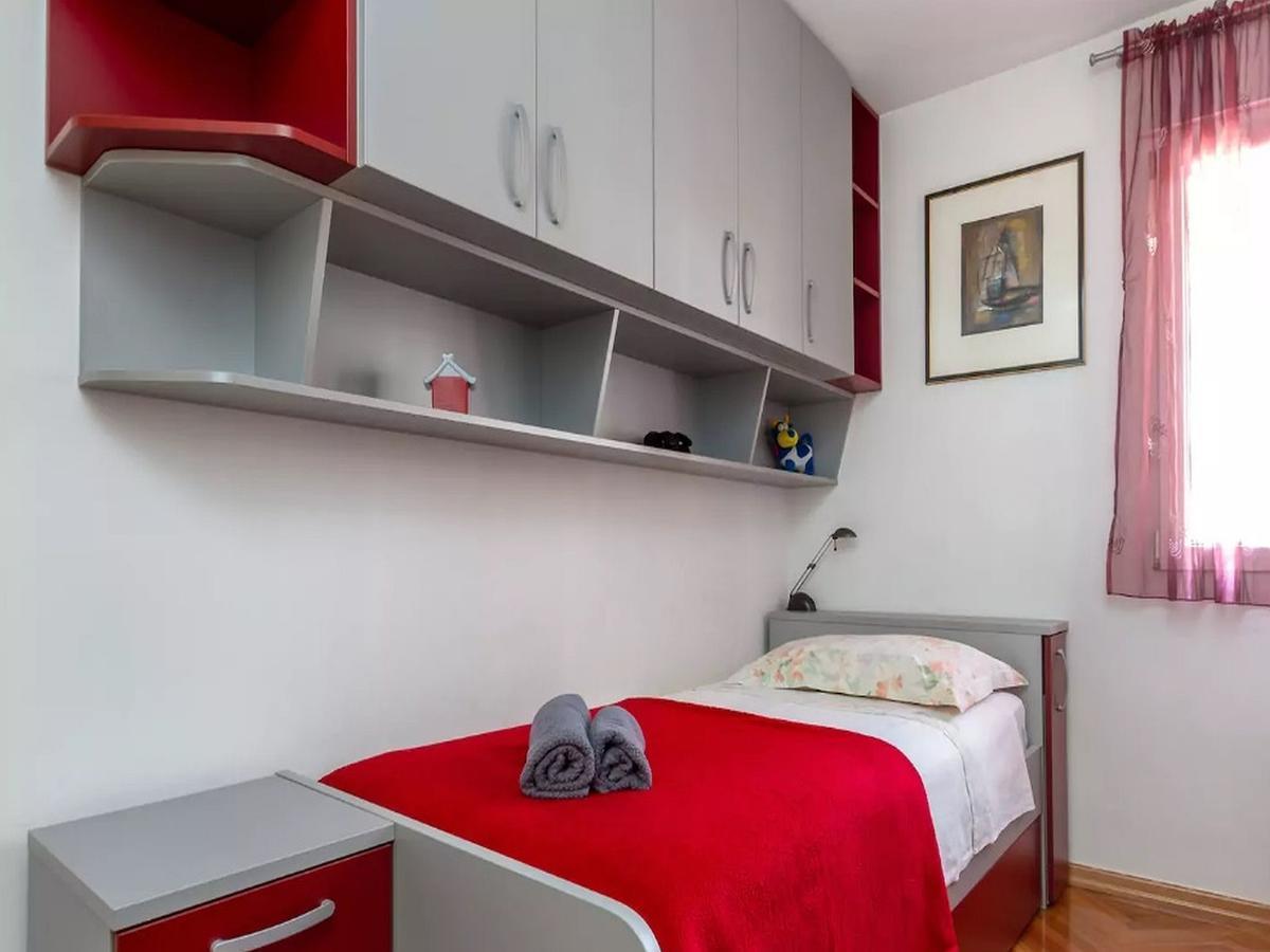 Ursus Apartment Split