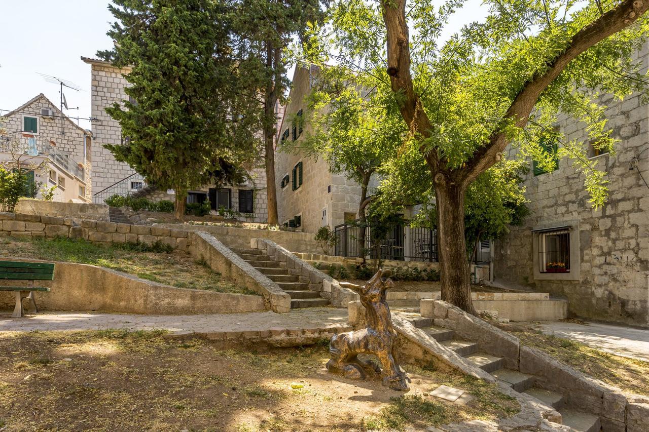 Miara Luxury Split
