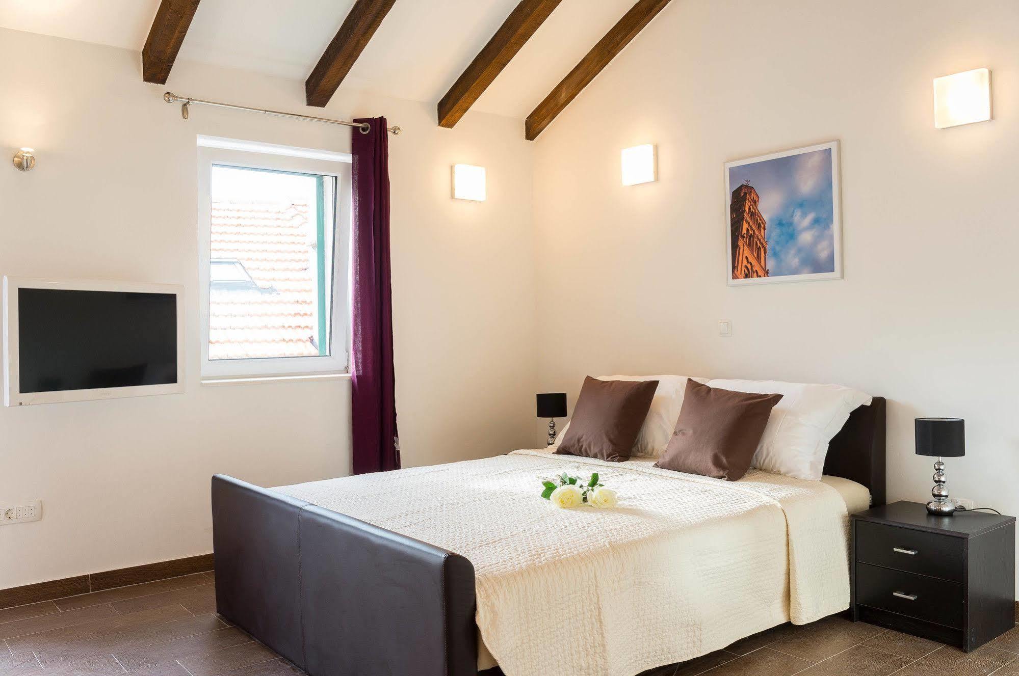Oasis Apartment Split