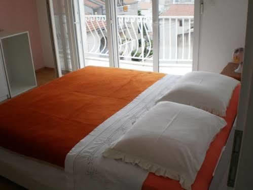 Mima Hotel 2*