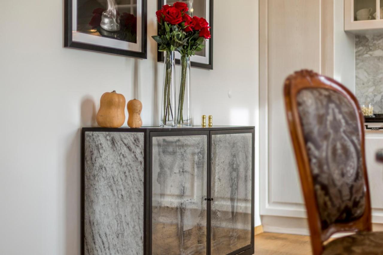 Queen Apartment