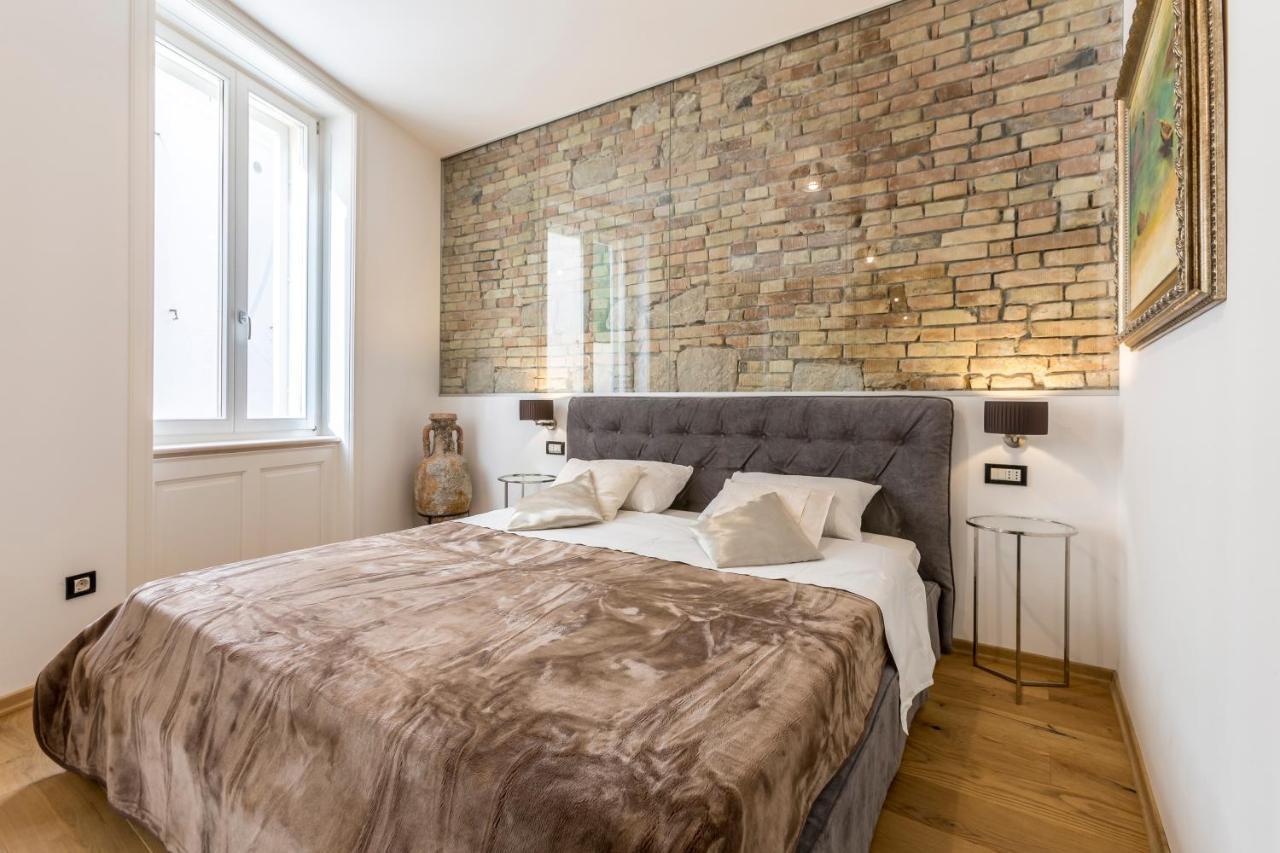 Queen Apartment Split
